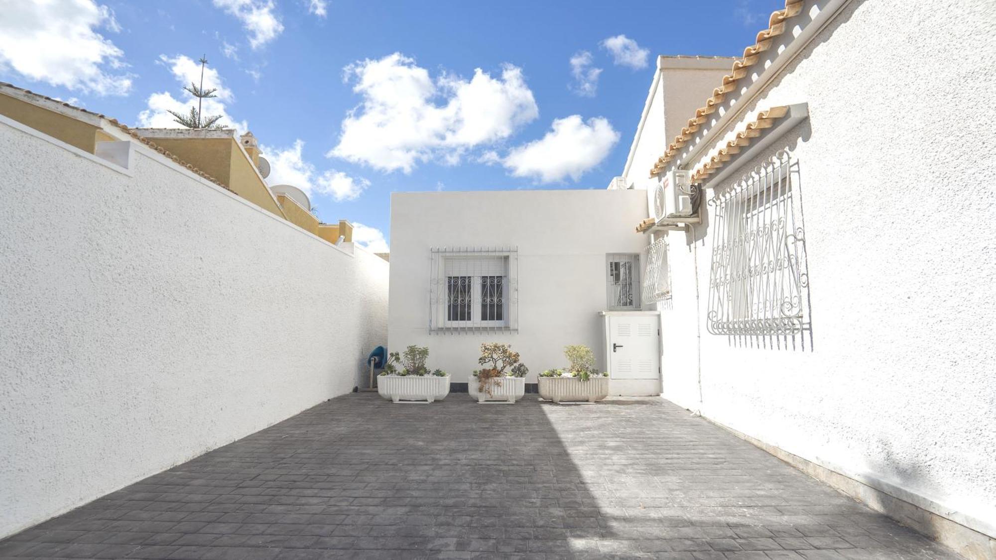 Modern Detached 4 Bed 3 Bath Villa With Private Pool Close To All Amenities Villamartin  Exterior photo